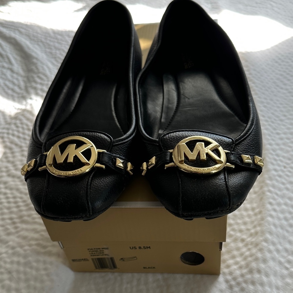 Michael Kors Black Leather Flats with Gold Emblem 8.5M with Box